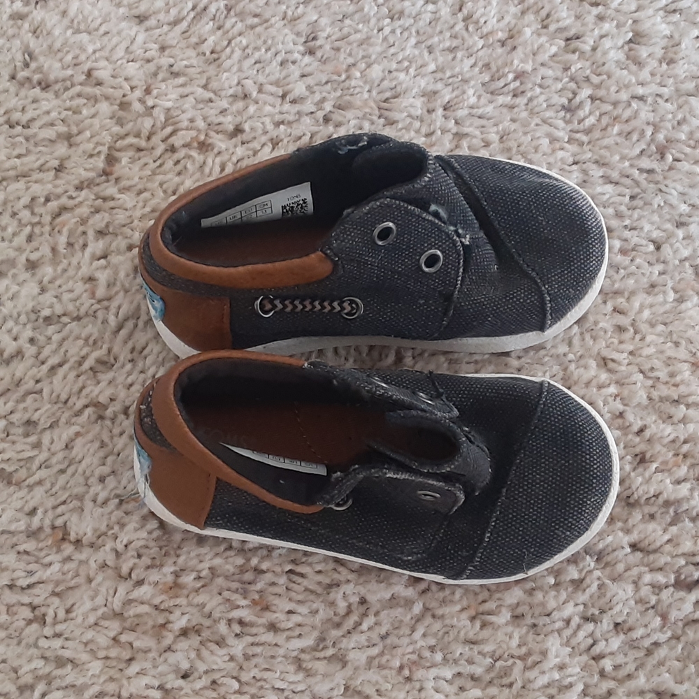 Tom's shoes